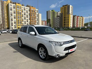 2012 Mitsubishi Outlander III, белый, 1410000 рублей, вид 3