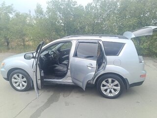 2011 Mitsubishi Outlander II Рестайлинг, серебристый, 1070000 рублей, вид 2