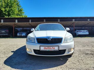 2010 Skoda Octavia II (A5) Рестайлинг, белый, 950000 рублей, вид 1