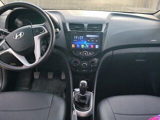 2013 Hyundai Solaris I, серебристый, 850000 рублей, вид 5