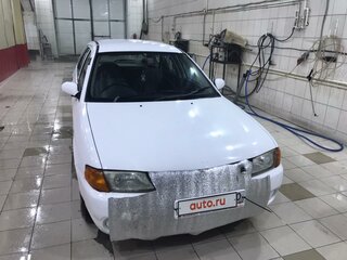 2001 Mazda Familia Y11, белый, 250000 рублей, вид 3
