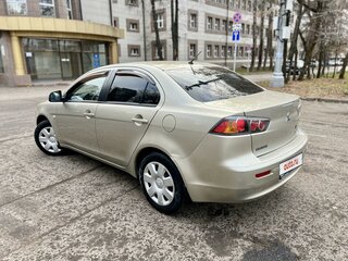2010 Mitsubishi Lancer X, бежевый, 750000 рублей, вид 5