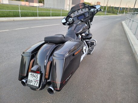 2020 Harley-Davidson CVO Street Glide, серый, 2500000 рублей, вид 4