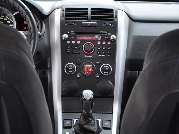 2011 Suzuki Grand Vitara II Рестайлинг, белый - вид 5