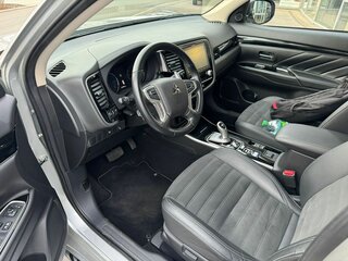 2019 Mitsubishi Outlander PHEV III Рестайлинг 3, серебристый, 4500000 рублей, вид 5