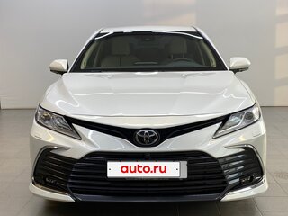 2021 Toyota Camry VIII (XV70) Рестайлинг, белый, 4200000 рублей, вид 2