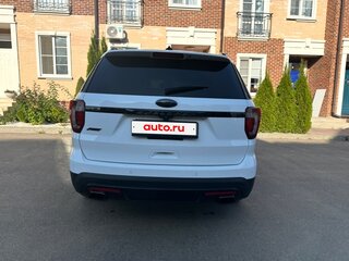 2016 Ford Explorer V Рестайлинг, белый, 2700000 рублей, вид 3
