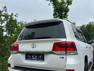 2017 Toyota Land Cruiser 200 Series Рестайлинг 2, белый, 5650000 рублей, вид 3