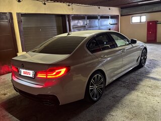 2018 BMW 5 серии 530i xDrive VII (G30/G31/G38), белый, 5000000 рублей, вид 4