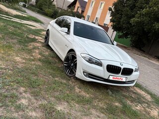 2013 BMW 5 серии 520i VI (F10/F11/F07), белый, 1850000 рублей, вид 3