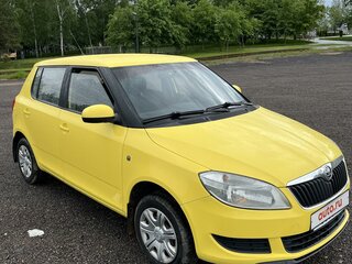 2013 Skoda Fabia II Рестайлинг, жёлтый, 570000 рублей, вид 4