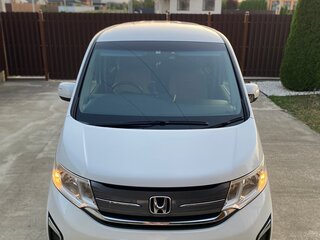 2015 Honda Stepwgn V, белый, 1695000 рублей, вид 4