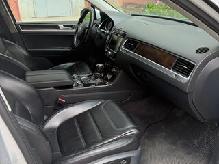 2011 Volkswagen Touareg II, серебристый, 1720000 рублей, вид 5
