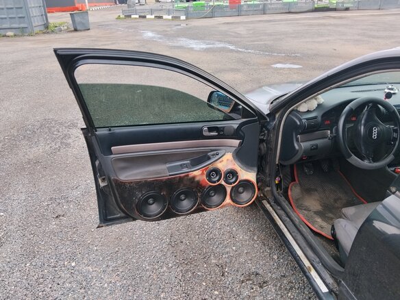2000 Audi A4 I (B5) Рестайлинг, чёрный, 230000 рублей - вид 4