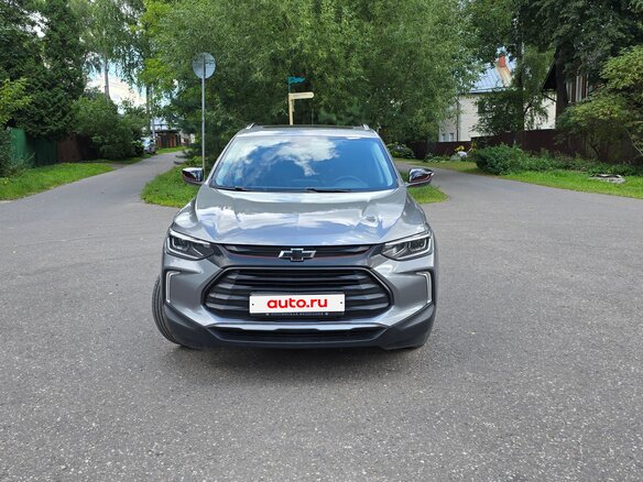 2021 Chevrolet Tracker IV, серый, 1850000 рублей - вид 2