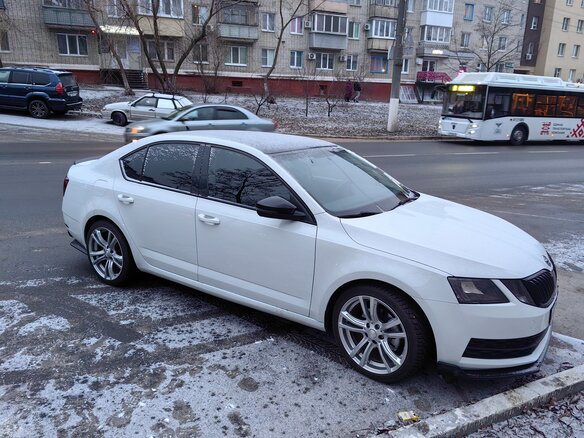 2017 Skoda Octavia III (A7) Рестайлинг, белый, 1320000 рублей - вид 3