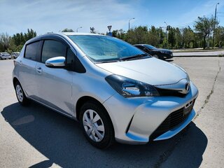 2016 Toyota Vitz III (XP130) Рестайлинг, серый, 760000 рублей, вид 2