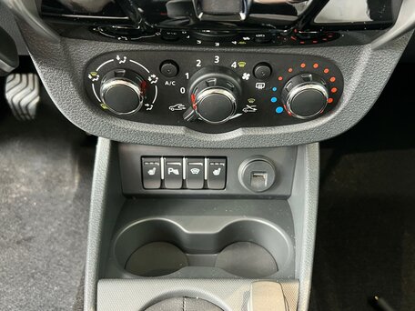 2026 Lada (ВАЗ) Largus Cross I Рестайлинг, белый, 2072000 рублей, вид 5
