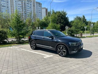 2018 Volkswagen Tiguan II, чёрный, 2400000 рублей, вид 2