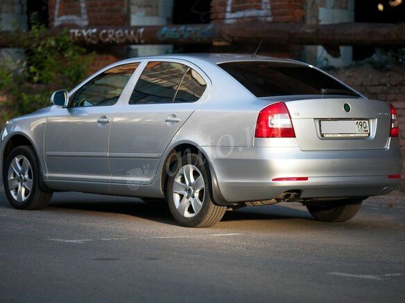 2011 Skoda Octavia II (A5) Рестайлинг, серебристый - вид 1