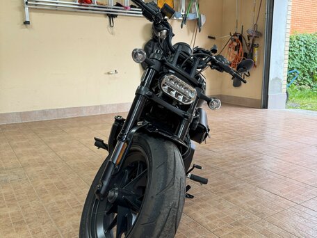 2022 Harley-Davidson Sportster S, чёрный, 1500000 рублей, вид 4