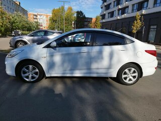 2013 Hyundai Solaris I, белый, 650000 рублей, вид 4