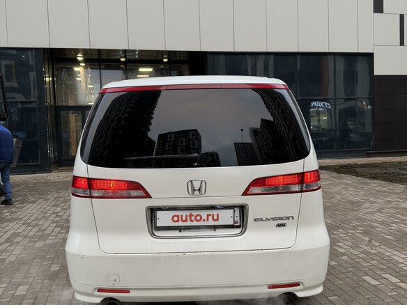 2004 Honda Elysion I, белый, 1100000 рублей - вид 2