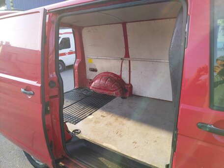 2008 Volkswagen Transporter, красный, 850000 рублей, вид 3