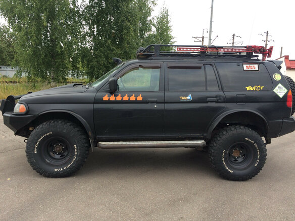1998 Mitsubishi Montero Sport I, чёрный - вид 5