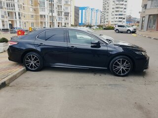 2023 Toyota Camry VIII (XV70) Рестайлинг, чёрный, 4750000 рублей, вид 3