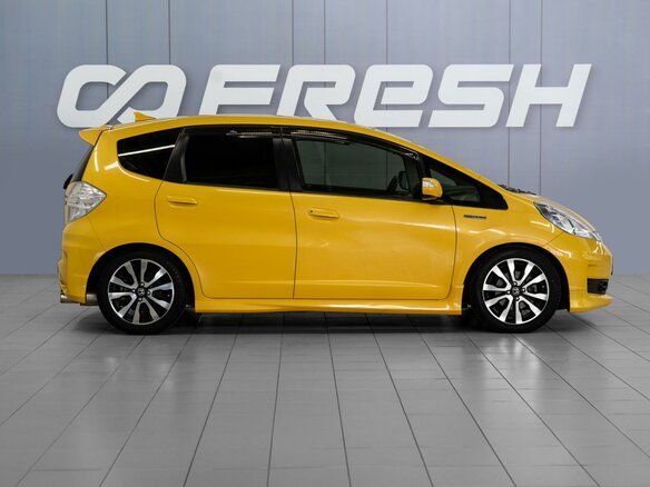 2012 Honda Fit Hybrid II, жёлтый, 1109000 рублей - вид 4