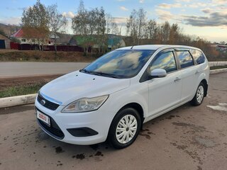 2010 Ford Focus II Рестайлинг, белый, 650000 рублей, вид 1