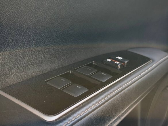 2016 Lexus ES 250 VI Рестайлинг, белый, 2490000 рублей - вид 10