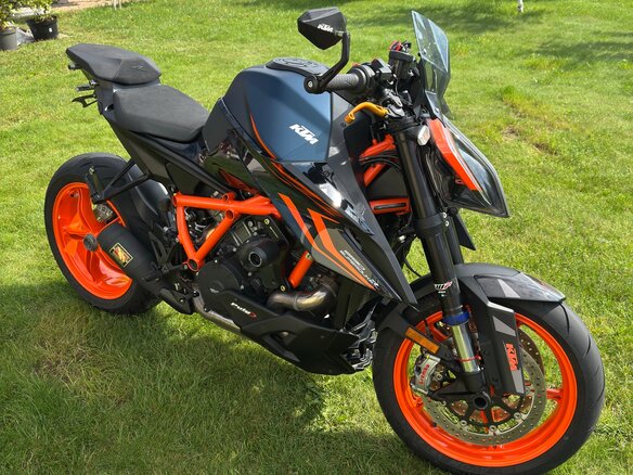 2021 KTM 1290 Super Duke R Evo, оранжевый, 1500000 рублей