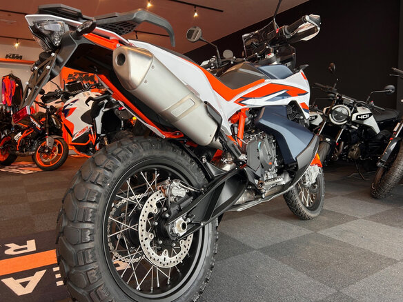 2024 KTM 890 Adventure R, оранжевый, 1300000 рублей - вид 2