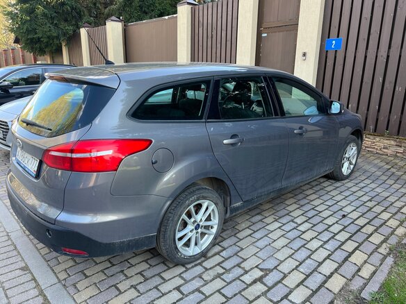 2016 Ford Focus III Рестайлинг, серый, 870000 рублей - вид 3