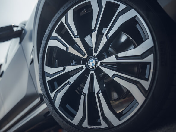 2022 BMW X7 M60i I (G07) Рестайлинг, серый - вид 30