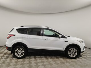 2017 Ford Kuga II Рестайлинг, белый, 1325000 рублей, вид 4