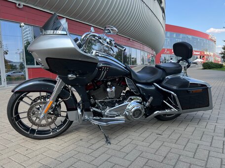 2019 Harley-Davidson CVO Road Glide, серебристый, 2900000 рублей, вид 1