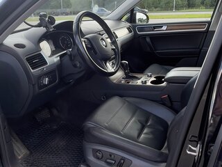 2014 Volkswagen Touareg II, чёрный, 2250000 рублей, вид 3