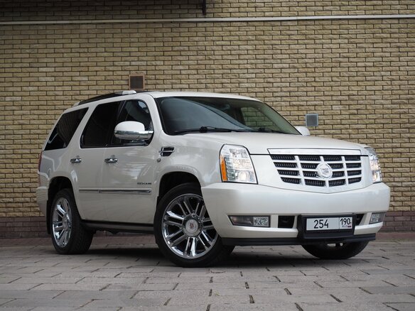 2010 Cadillac Escalade III, белый - вид 1