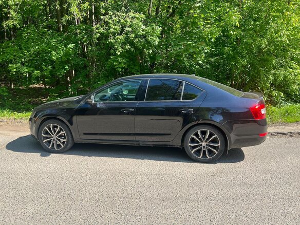 2013 Skoda Octavia III (A7), чёрный, 1720000 рублей - вид 2
