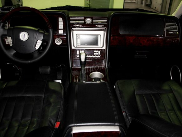 2004 Lincoln Navigator 6-speed II, чёрный - вид 4