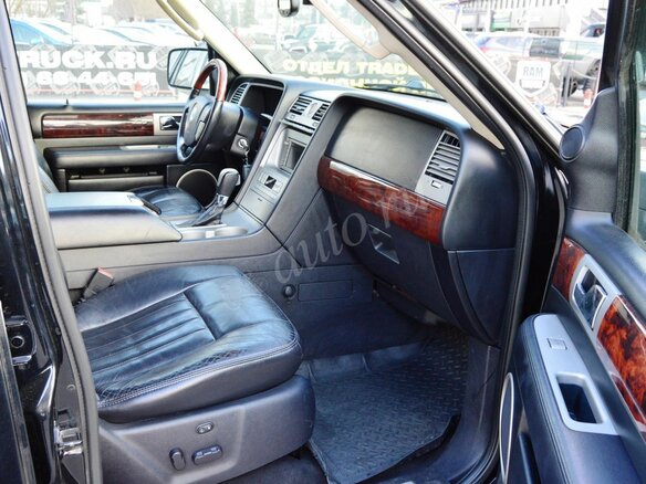 2004 Lincoln Navigator 6-speed II, чёрный - вид 9