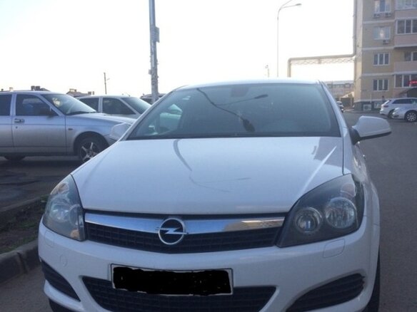 2011 Opel Astra GTC H Рестайлинг, белый - вид 2