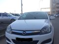 2011 Opel Astra GTC H Рестайлинг, белый - вид 2