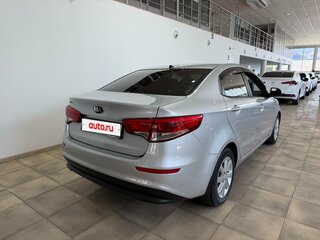 2016 Kia Rio III Рестайлинг, серебристый, 1100000 рублей, вид 4