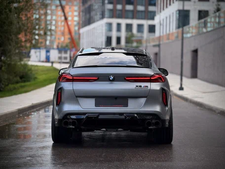 2025 BMW X6 M Competition III (F96) Рестайлинг, серый, 18000000 рублей, вид 2