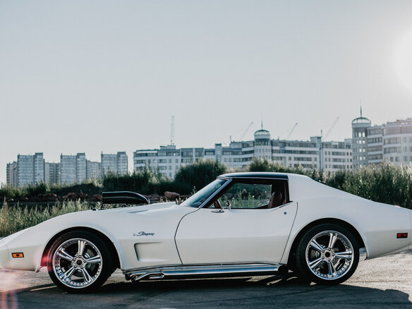 1976 Chevrolet Corvette C3, белый - вид 3
