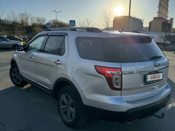 2013 Ford Explorer V, серебристый, 1650000 рублей - вид 1